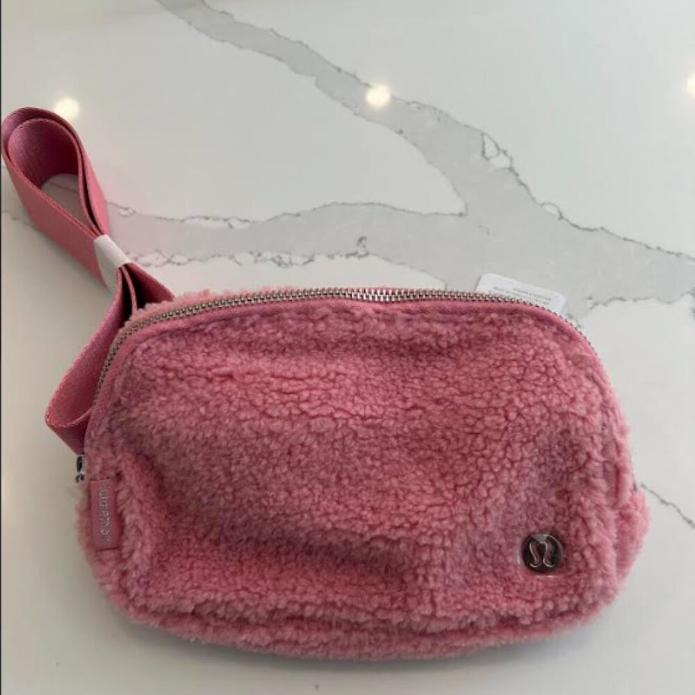 Lululemon Everywhere Belt Bag *Pink Fleece and Silver hardware : NEW